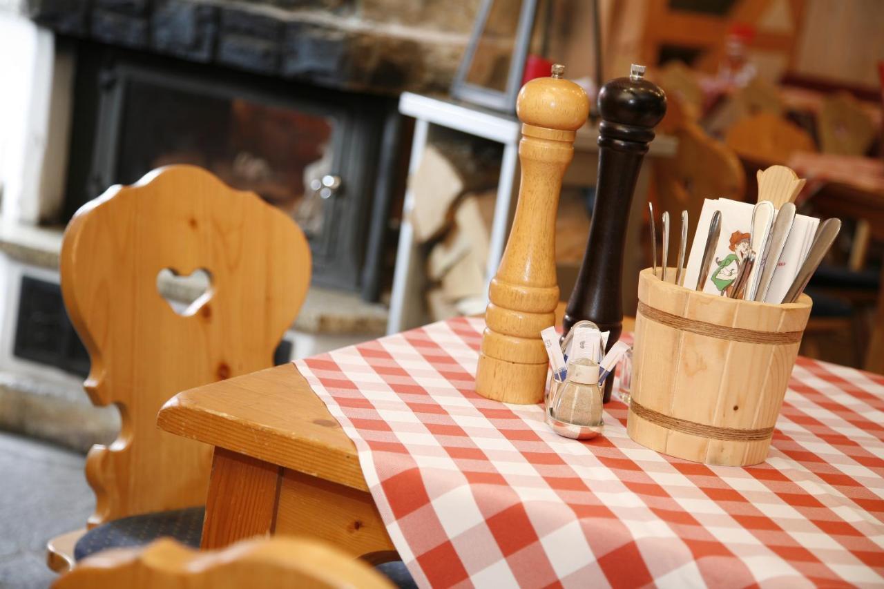 Suedtiroler Stubn Cafe Und Restaurant Appartement Arnstadt Buitenkant foto